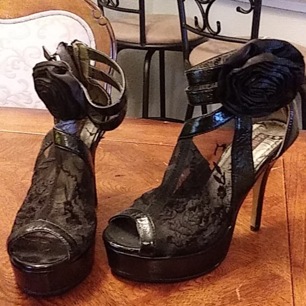 Shoe